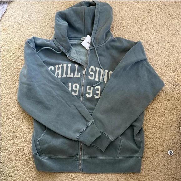 Brandy melville oversized faded green Christy chill since 1983 zip up hoodie - Picture 3 of 3